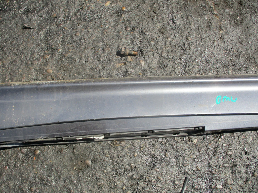BMW 1 SERIES E87 2006 OS DRIVER SIDE SKIRT PLASTIC SILL COVER IN SILVER GREY