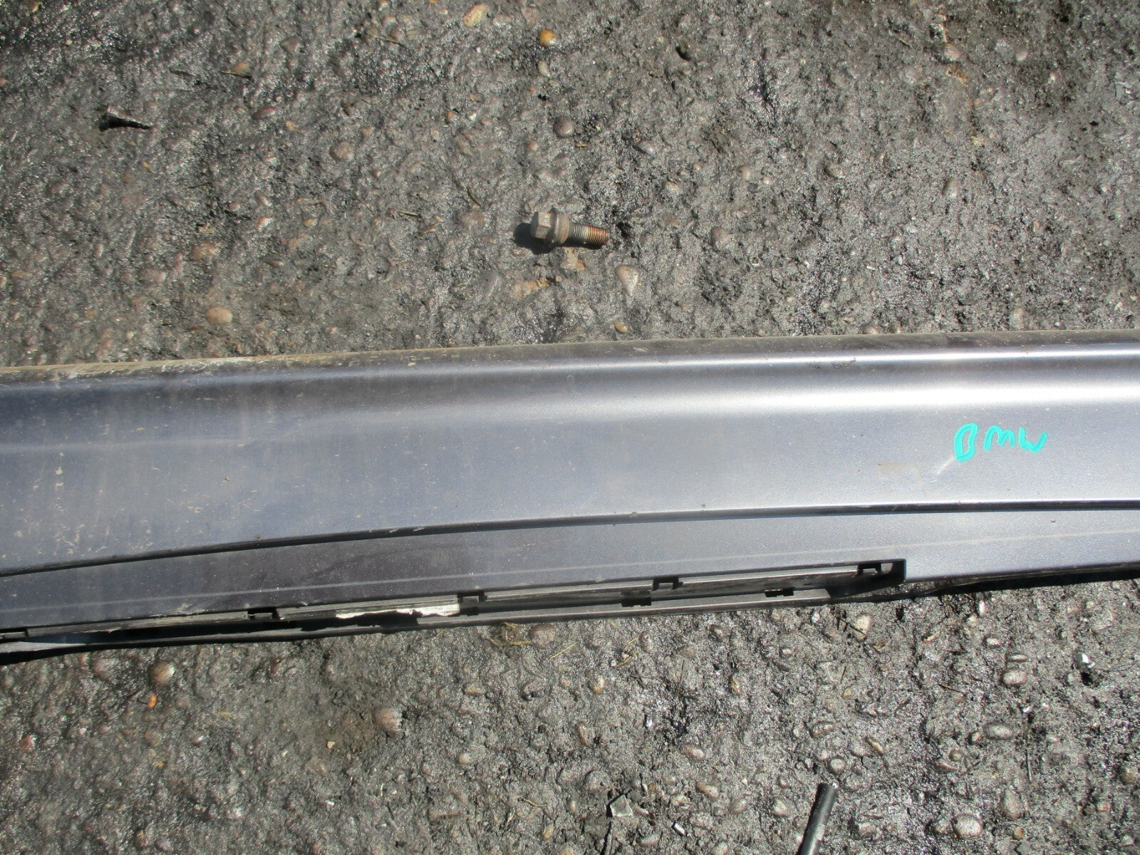 BMW 1 SERIES E87 2006 OS DRIVER SIDE SKIRT PLASTIC SILL COVER IN SILVER GREY