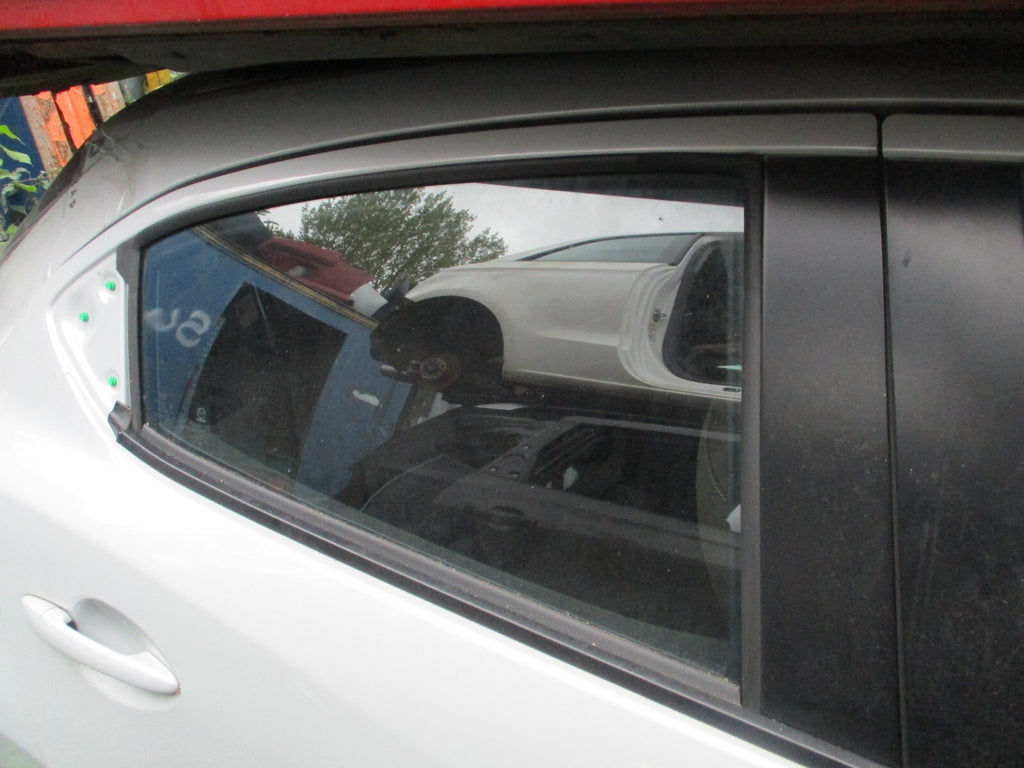 2023 MAZDA 2 MK3 DJ OSR DRIVER SIDE REAR WINDOW GLASS DROP PANEL
