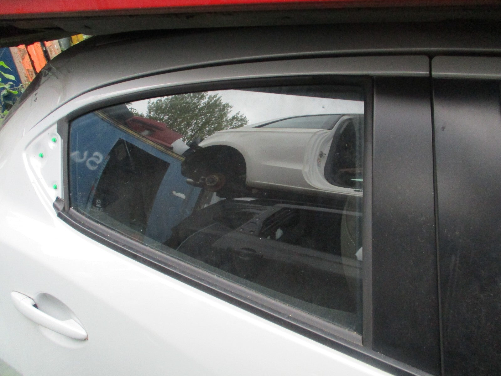 2023 MAZDA 2 MK3 DJ OSR DRIVER SIDE REAR WINDOW GLASS DROP PANEL