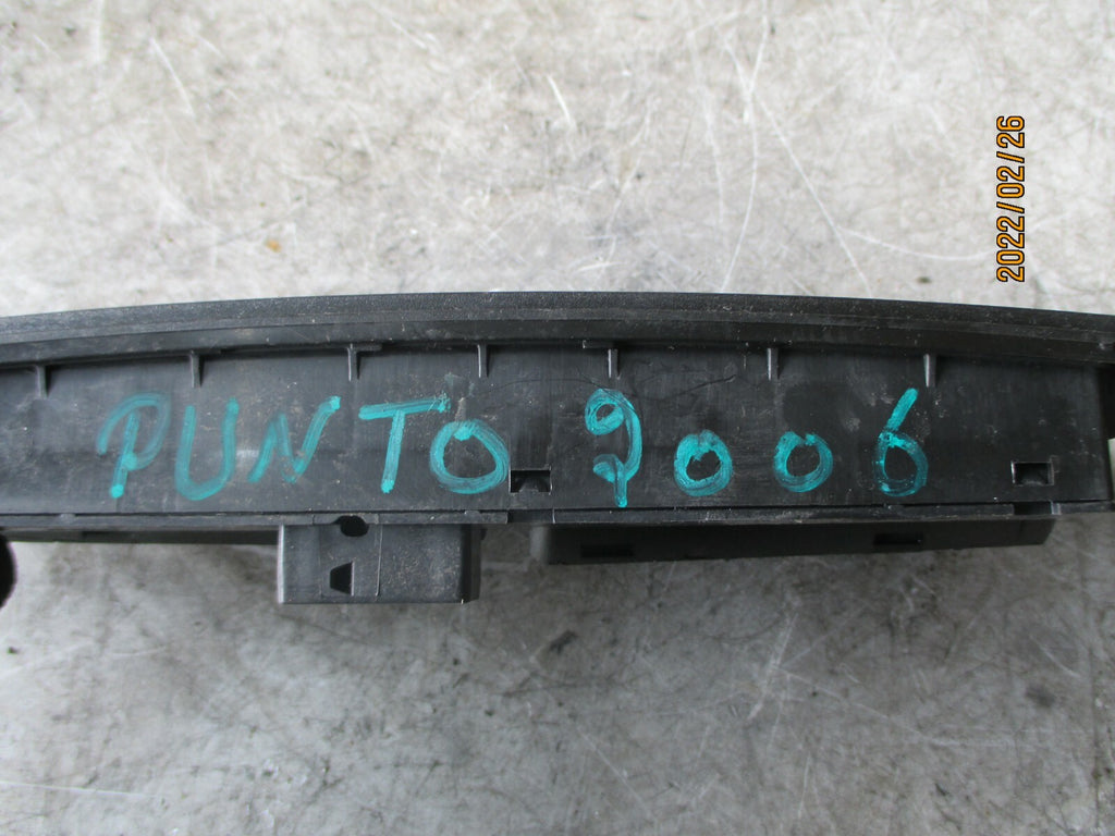 FIAT GRANDE PUNTO 2006 CENTRE AIR VENTS WITH HAZARD SWITCH 735383233
