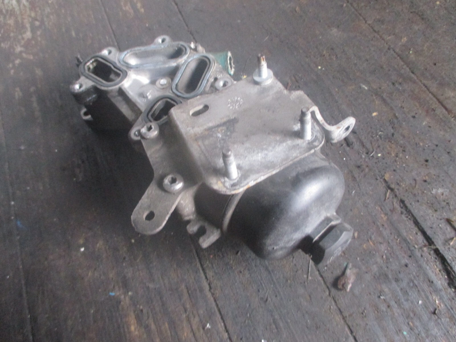 FORD FIESTA 1.6 DIESEL OIL FILTER HOUSING 320003