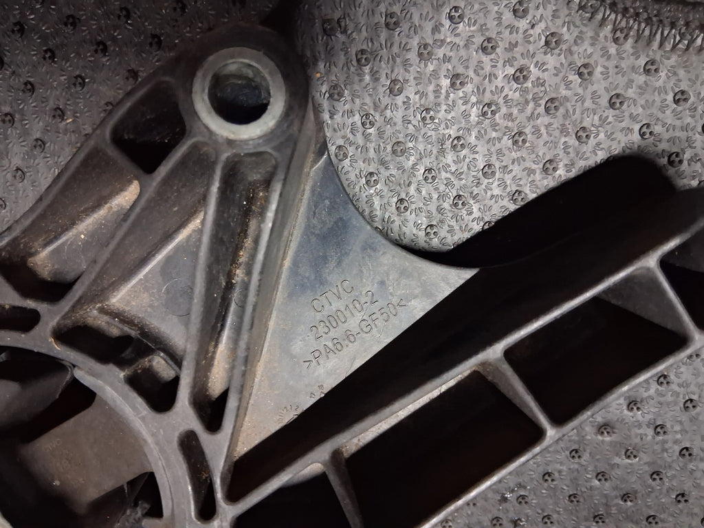 2018 VAUXHALL ZAFIRA C GEARBOX MOUNT BRACKET 2300102
