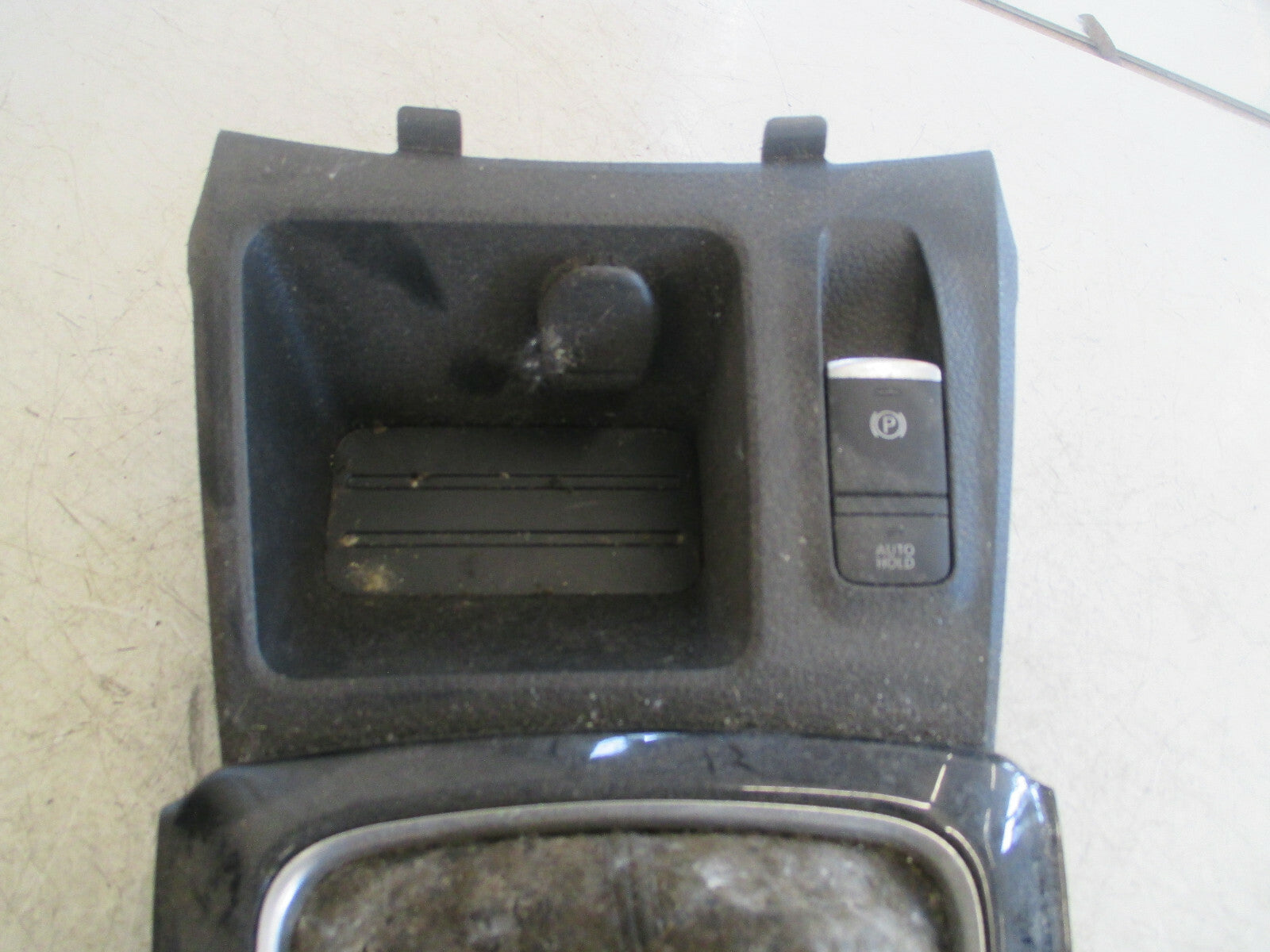 NISSAN QASHQAI J11 MK2 2017 PARKING SWITCH BUTTON & SURROUND 251756FR0A