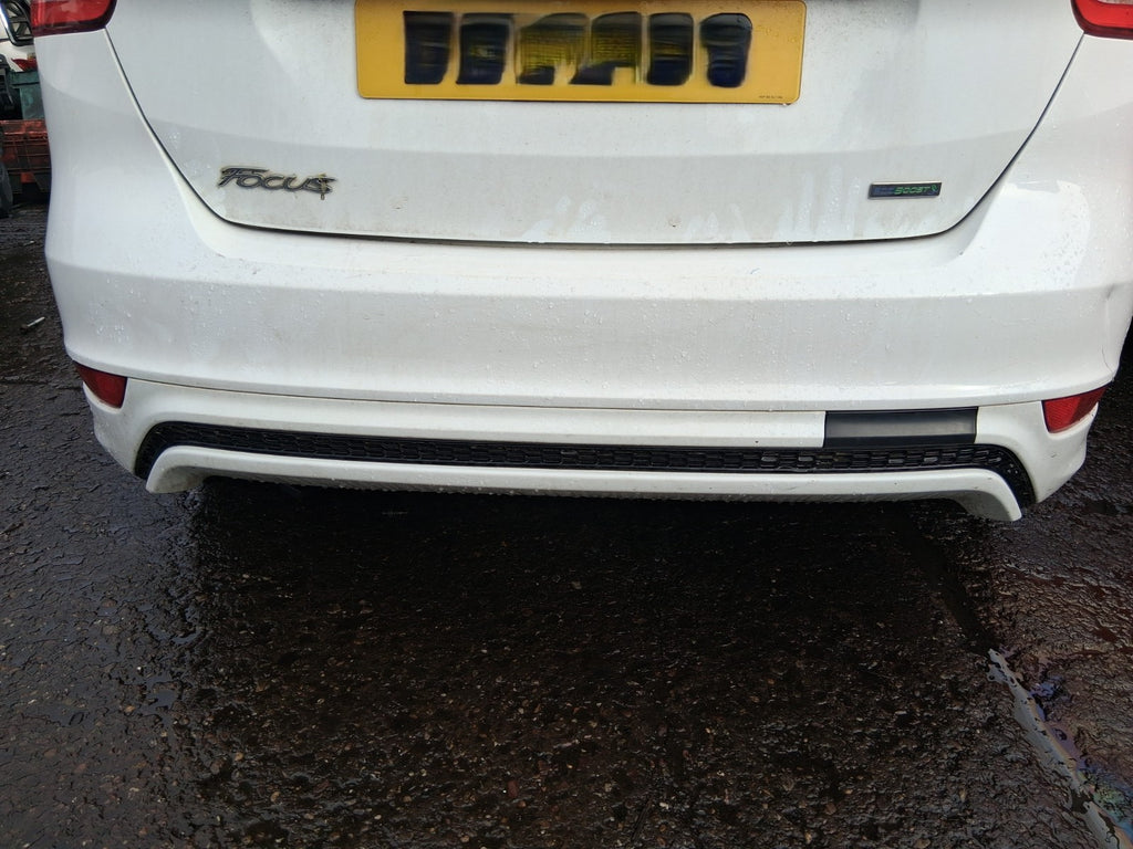 2017 FORD FOCUS MK3 ST LINE COMPLETE REAR BUMPER WITH PDC SENSORS WHITE 5F