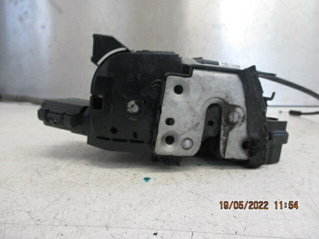 2018 RENAULT CAPTUR NSR PASSENGER SIDE REAR DOOR LOCK MECHANISM MECH 825018499R
