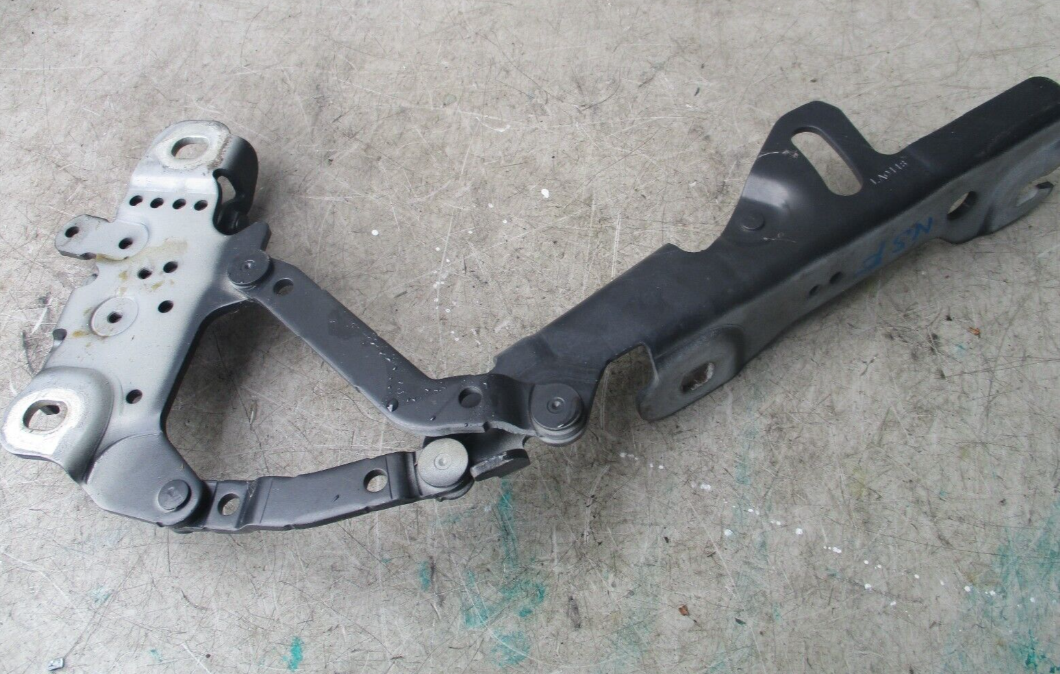 2013 BMW 3 SERIES NSF PASSENGER SIDE FRONT BOTH BONNET HINGES 7336699
