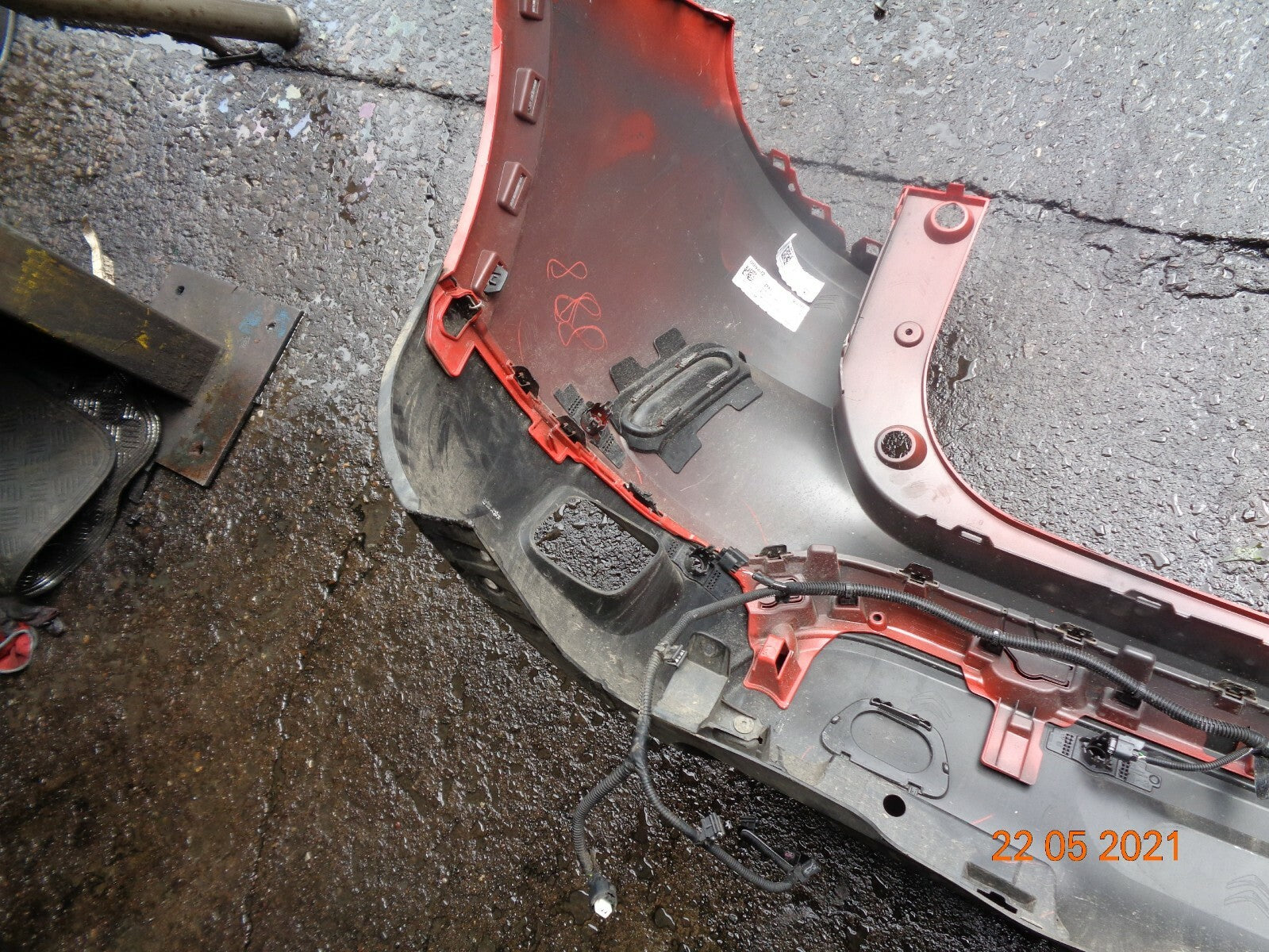 CITROEN C5 AIRCROSS 2019 REAR BACK PLASTIC BUMPER IN RED WITH SOME TRIMS