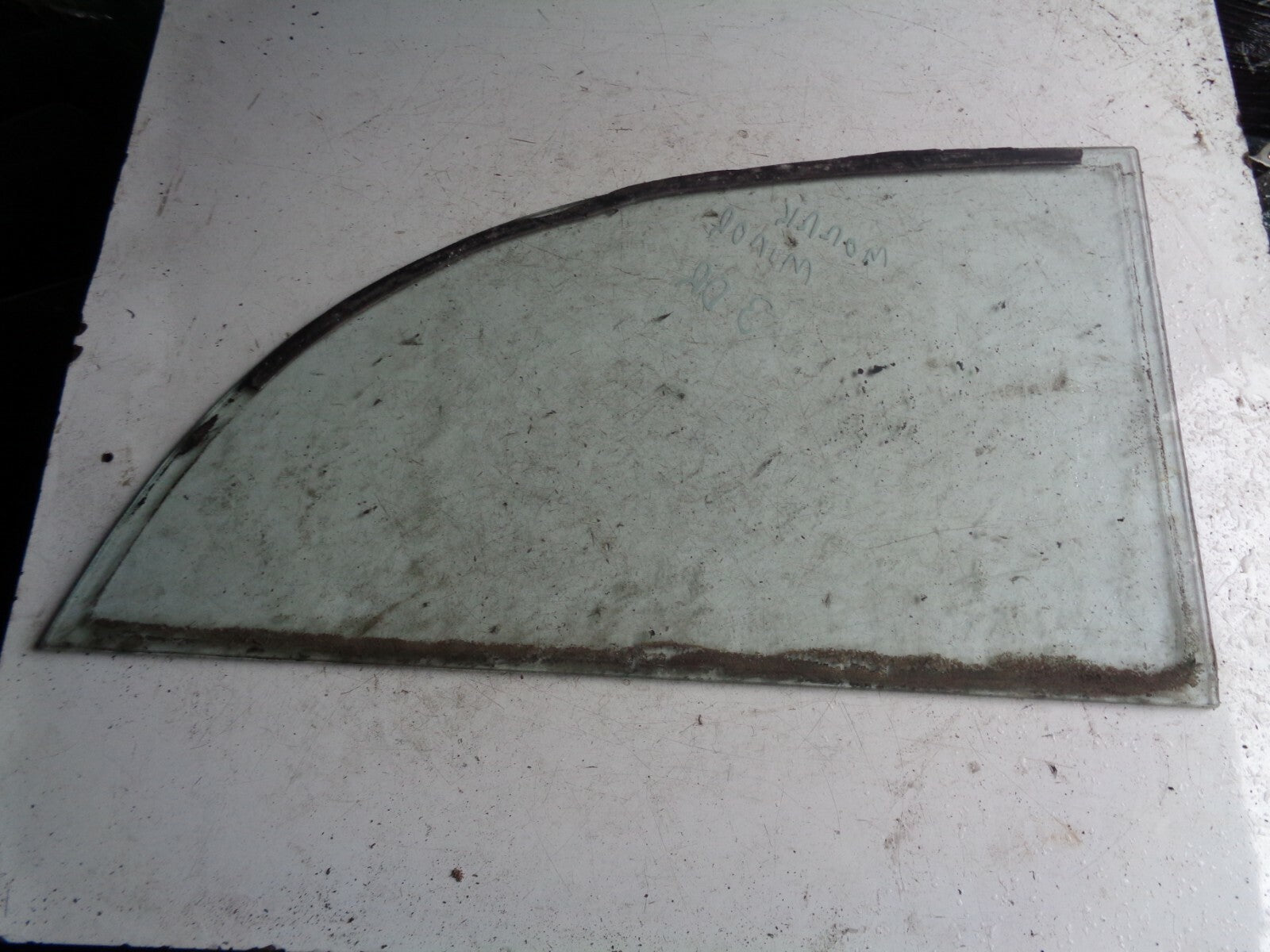 MORRIS MINOR 2 DOOR NSR PASSENGER SIDE REAR GLASS