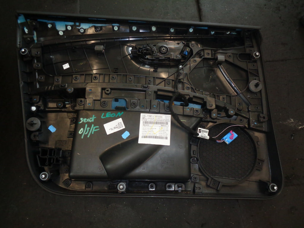 SEAT LEON 2013 MK3 OSF DRIVER SIDE FRONT DOOR DOOR CARD