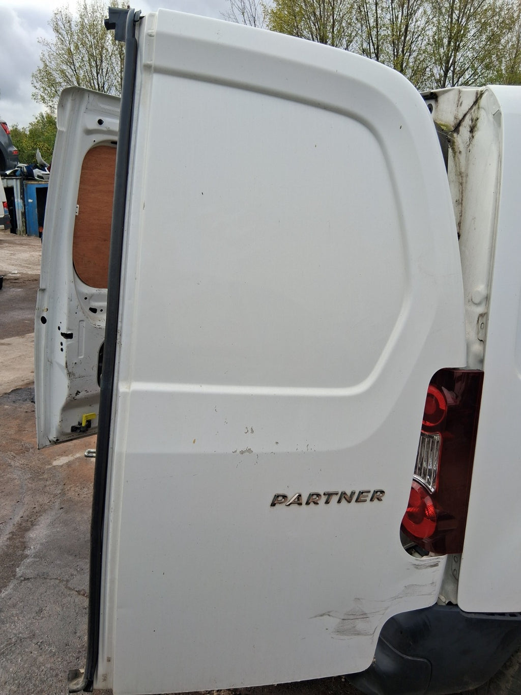 2017 PEUGEOT PARTNER MK2 OSR DRIVER SIDE REAR RIGHT COMPLETE DOOR WHITE