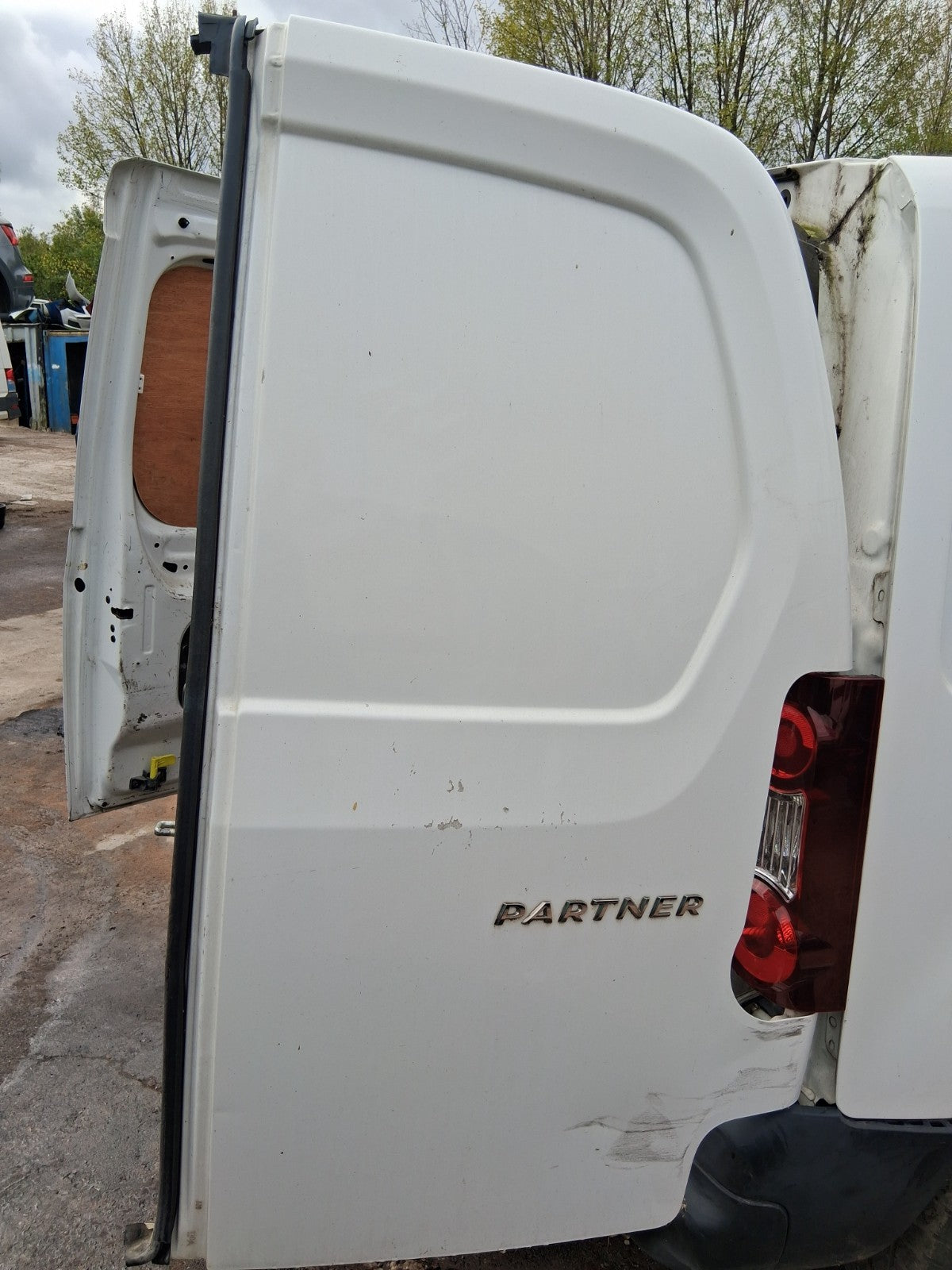 2017 PEUGEOT PARTNER MK2 OSR DRIVER SIDE REAR RIGHT COMPLETE DOOR WHITE