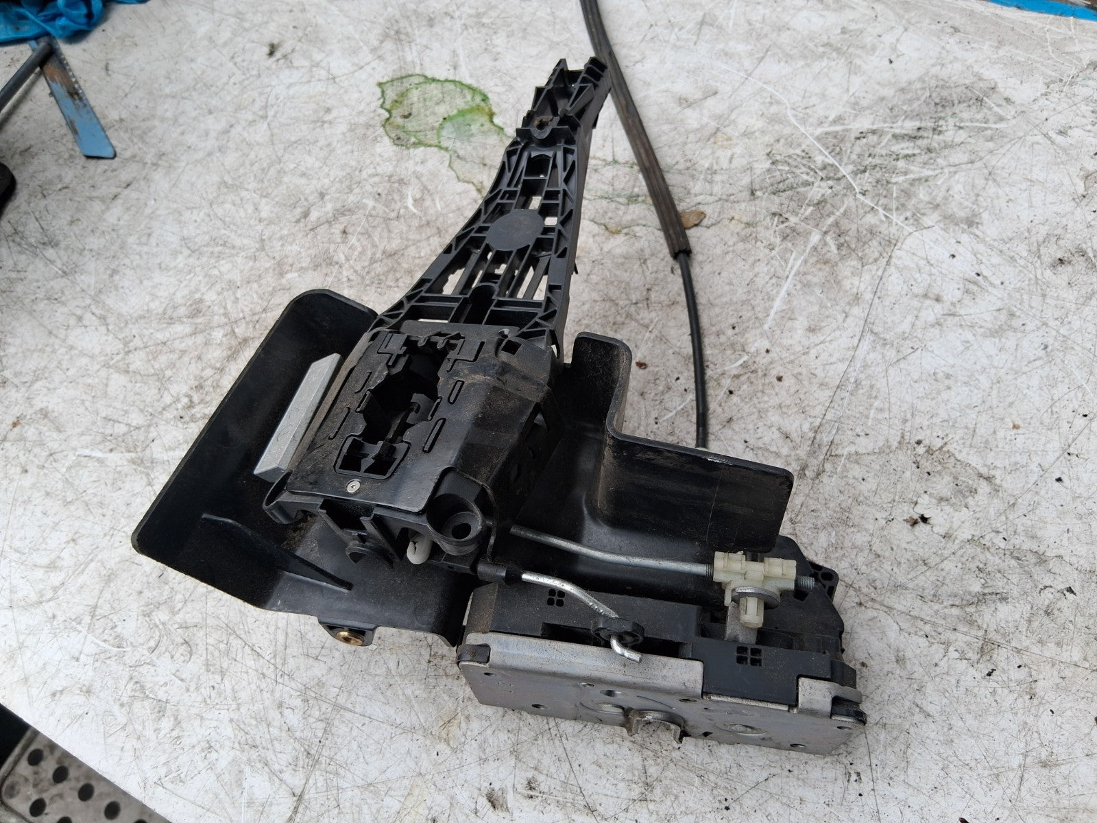 2016 VAUXHALL CORSA E OSF DRIVER SIDE FRONT DOOR LOCK MECHANISM 13431836