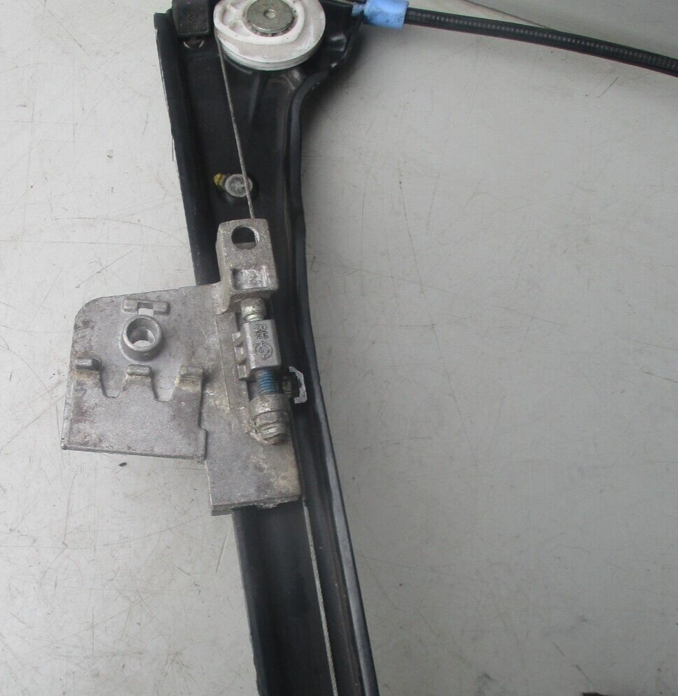 BMW E46 COUPE 3 SERIES NSF PASSENGER FRONT WINDOW MOTOR REGULATOR 676283620630
