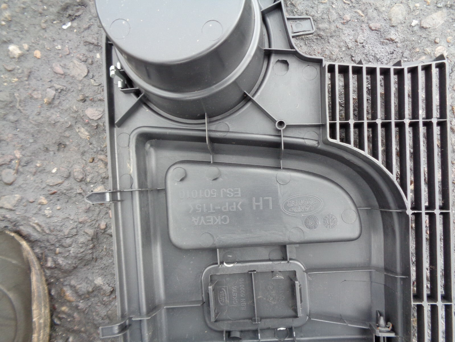 LAND ROVER DISCOVERY 3 2005 PASSENGE SIDE REAR BOOTSTORAGE COMPARTMENT ESJ501010