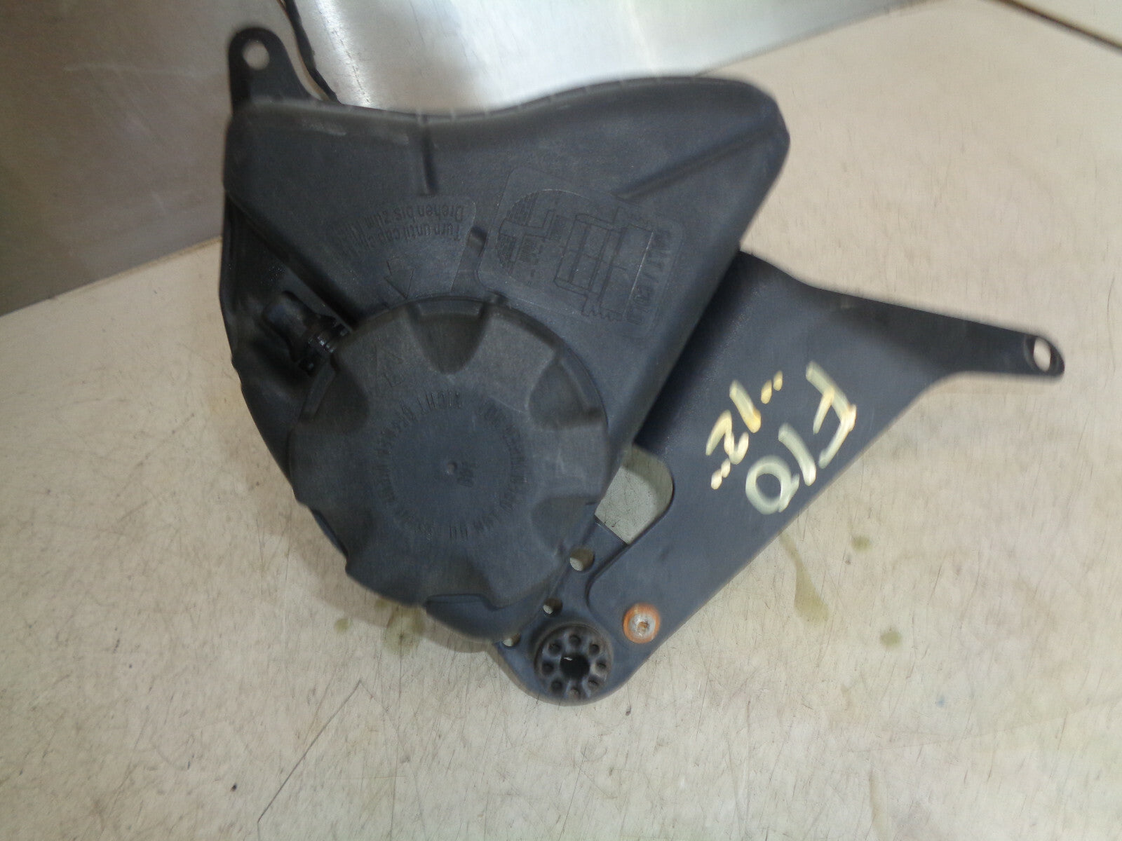 BMW 5 SERIES F10 2012 2.0 DIESEL COOLANT EXPANSION TANK 17137601