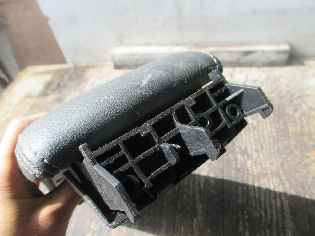 RENAULT LAGUNA MK3 2008 CENTRE CONSOLE ARM REST PLASTIC