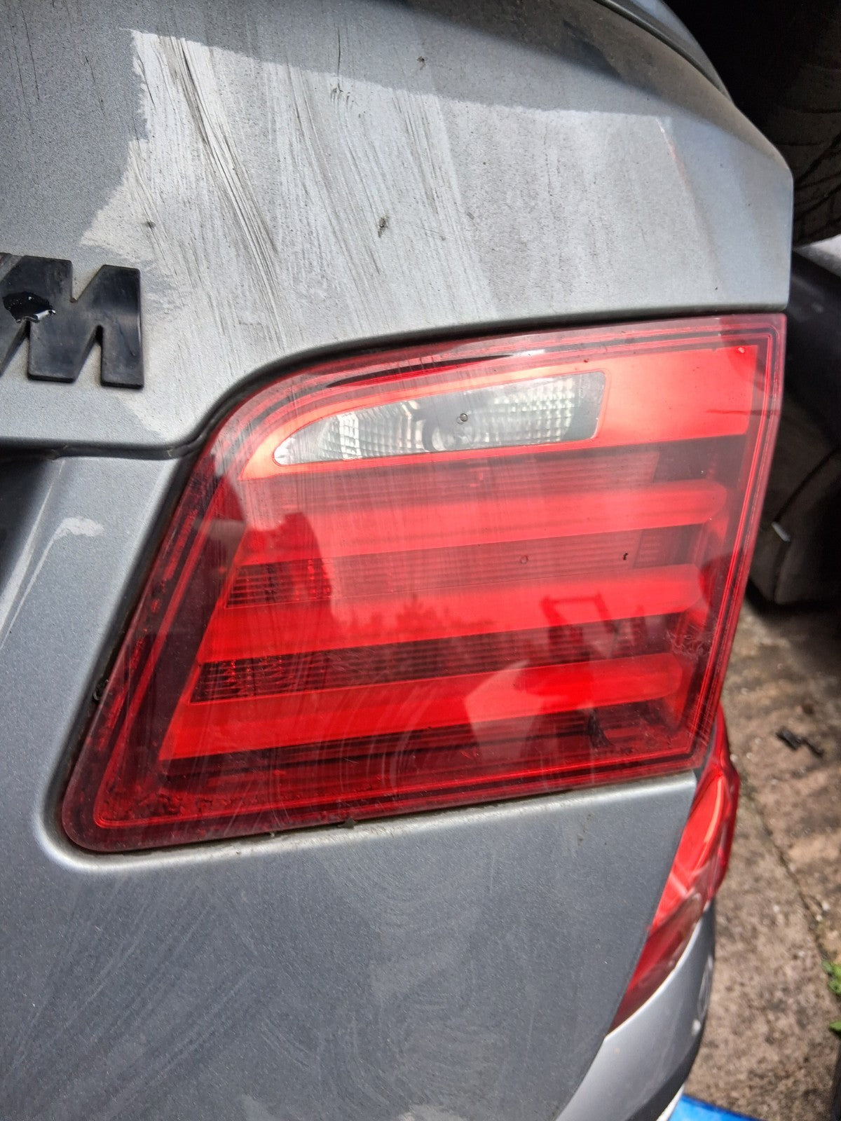 2010 BMW 5 SERIES F10 M SPORT OSR DRIVER SIDE REAR RIGHT INNER TAIL LIGHT