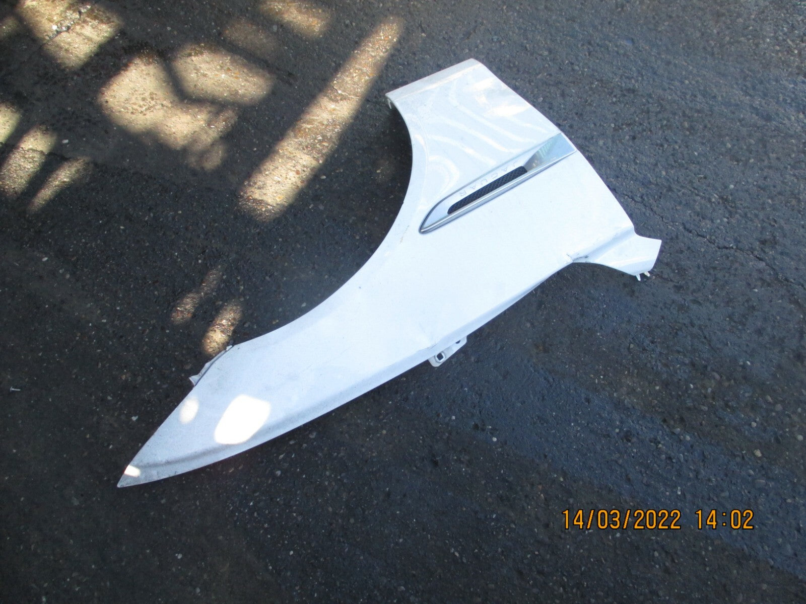 JAGUAR XE 2019 OS DRIVER SIDE WING PANEL WITH BADGE WHITE DAMAGED