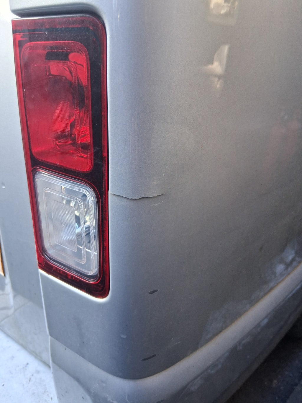 2017 VAUXHALL VIVARO MK2 OSR DRIVER SIDE REAR RIGHT BUMPER CORNER SILVER L193