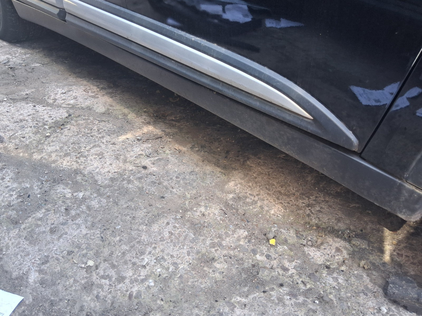 2018 MITSUBISHI OUTLANDER MK3 OSF DRIVER FRONT LOWER DOOR MOULDING TRIM