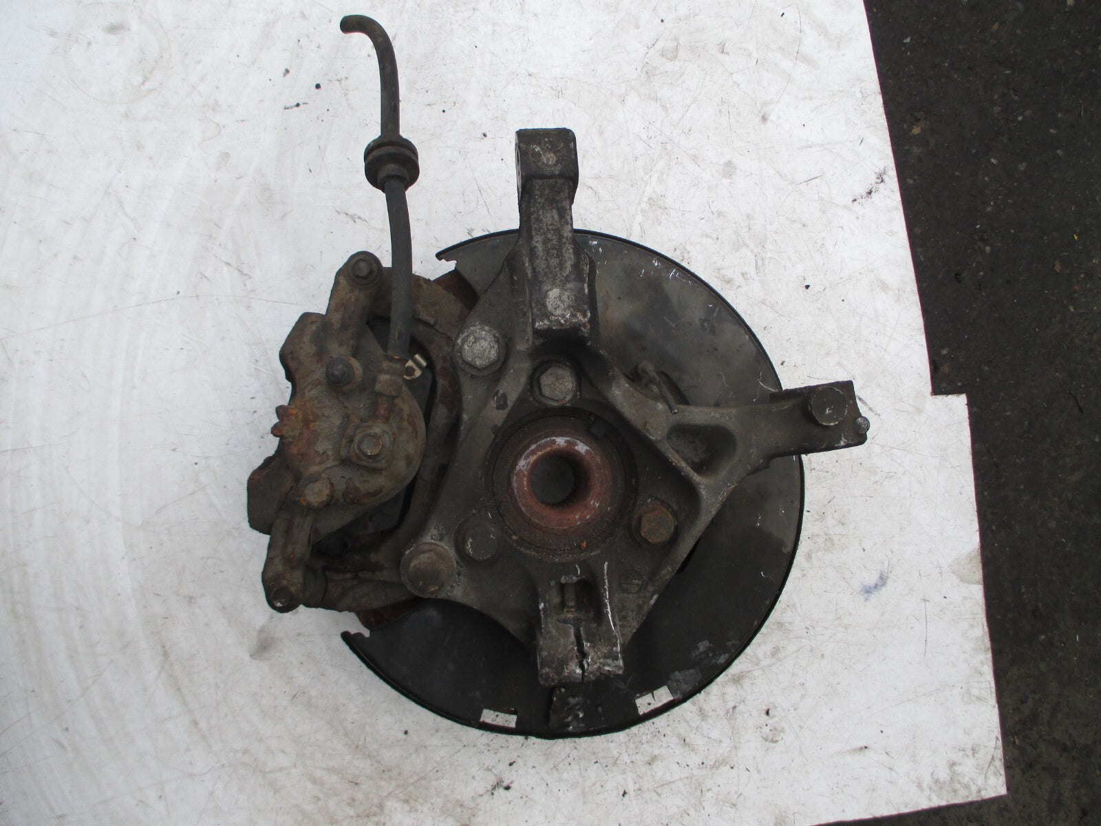 VAUXHALL ASTRA J MK6 2013 OSF DRIVER SIDE FRONT WHEEL HUB & BRAKE CALIPER