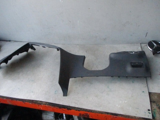 2018 MERCEDES A CLASS W176 HEADLIGHT & PARKING BRAKE SWITCH & TRIM A2469050451