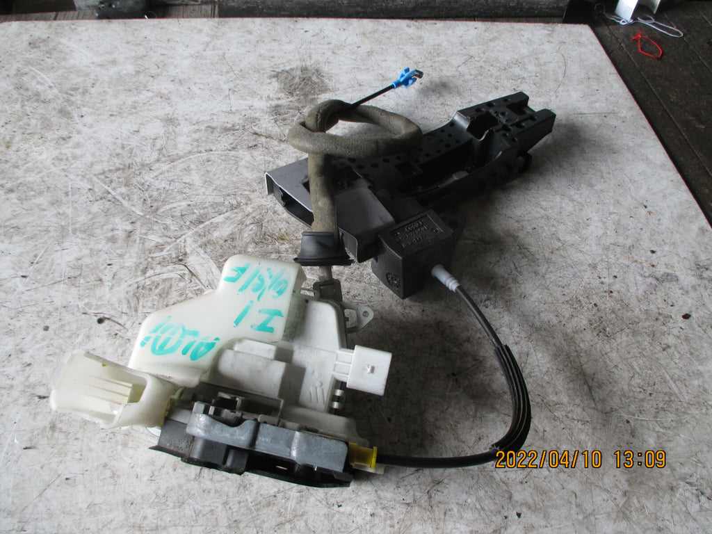 AUDI A1 2015 5 DOOR 8X OSF DRIVER SIDE FRONT DOOR LOCK MECHANISM