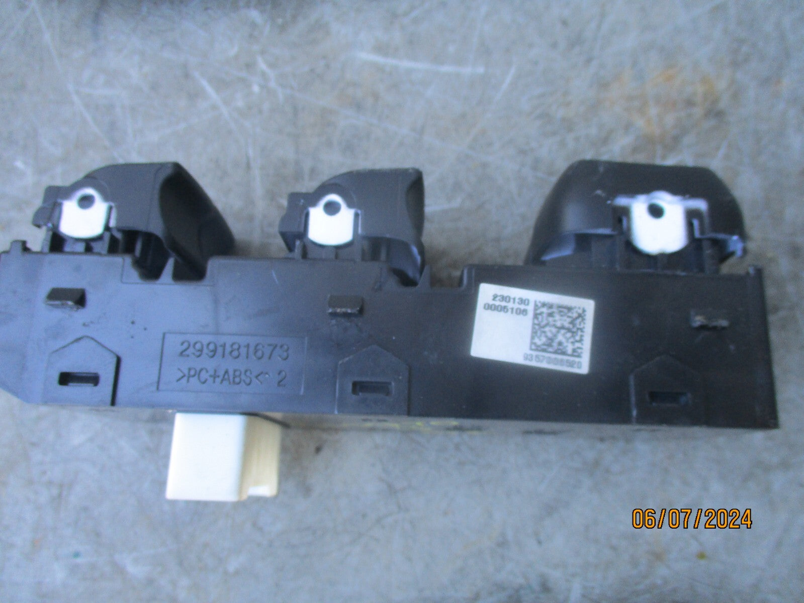 2023 KIA PICANTO MK3 OSF DRIVER SIDE FRONT WINDOW CONTROL SWITCH 299181680