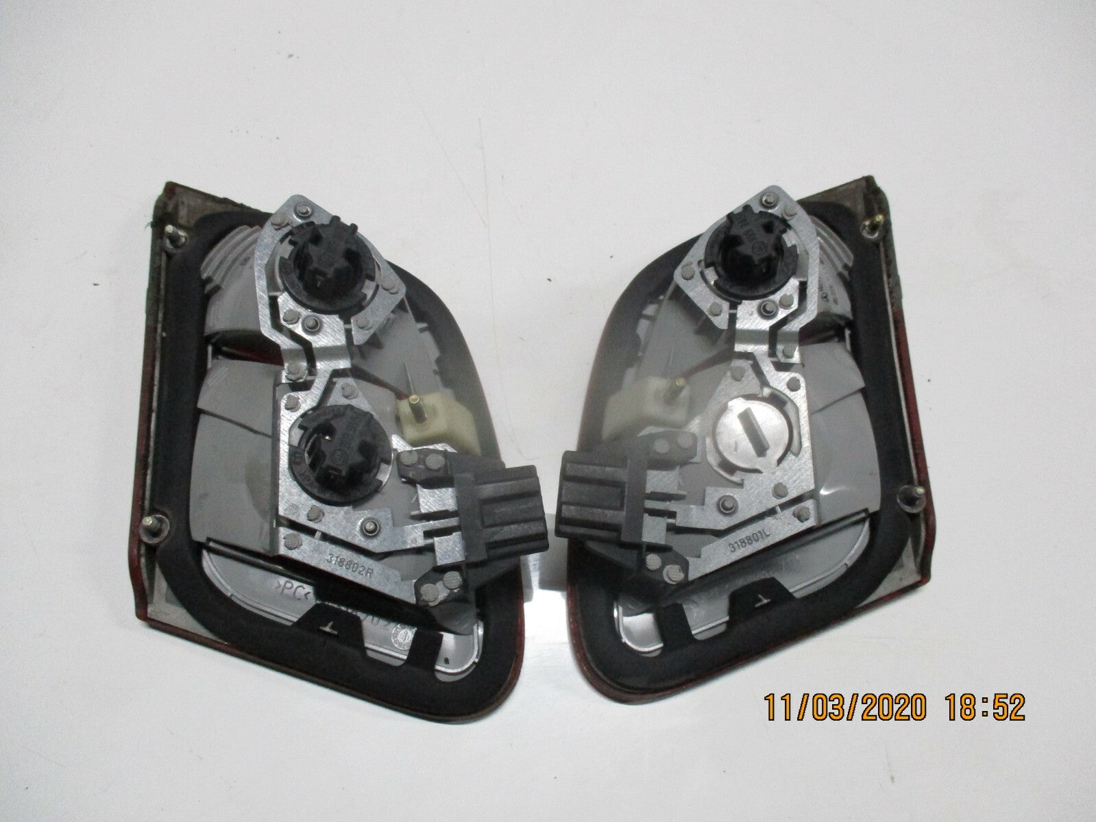 MERCEDES E CLASS 2001 2 X PASSENGER DRIVER REAR INNER BOOT LID TAILGATE LIGHT