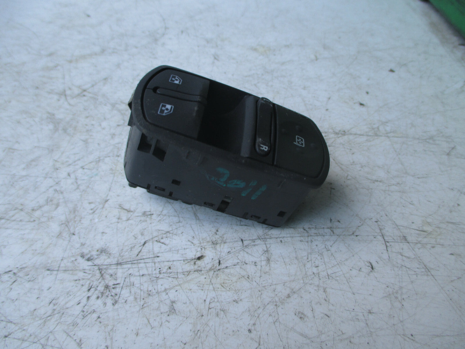 VAUXHALL CORSA D 2011 3 DOOR OS DRIVER SIDE WINDOW MIRROR SWITCH 13258521AA