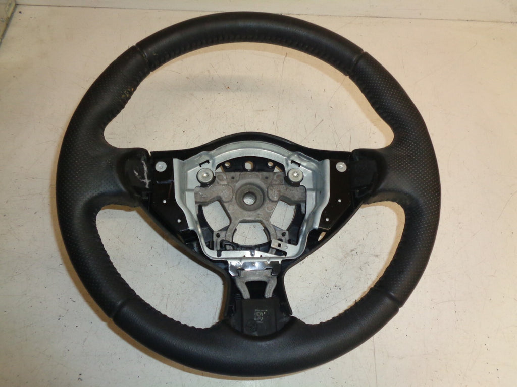 NISSAN JUKE 2013 3 SPOKE BLACK LEATHER STEERING WHEEL 34126715A