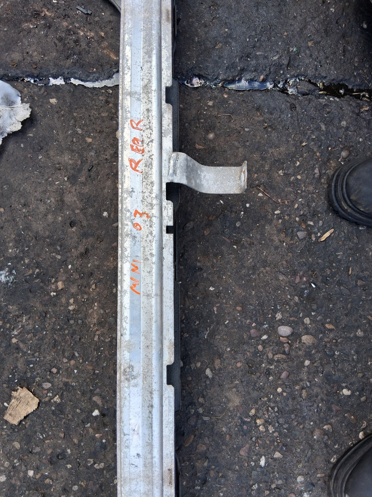 2003 BMW MINI COOPER R50 REAR BUMPER CRASH BAR REINFORCEMENT BAR
