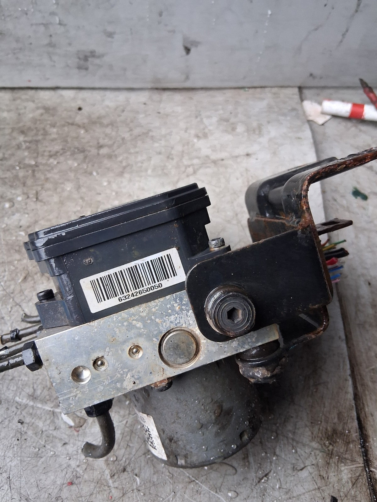 2013 HYUNDAI I40 ABS PUMP & CONTROL MODULE 01115386ABB