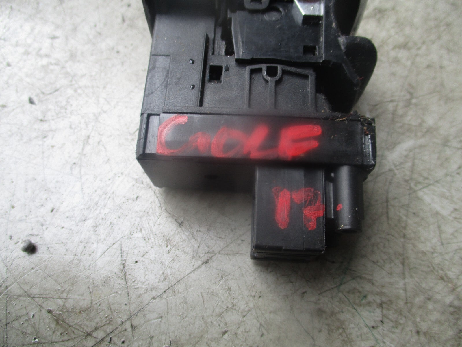 2017 VW VOLKSWAGEN GOLF  PARKING HANDBRAKE SWITCH 5G0927225D