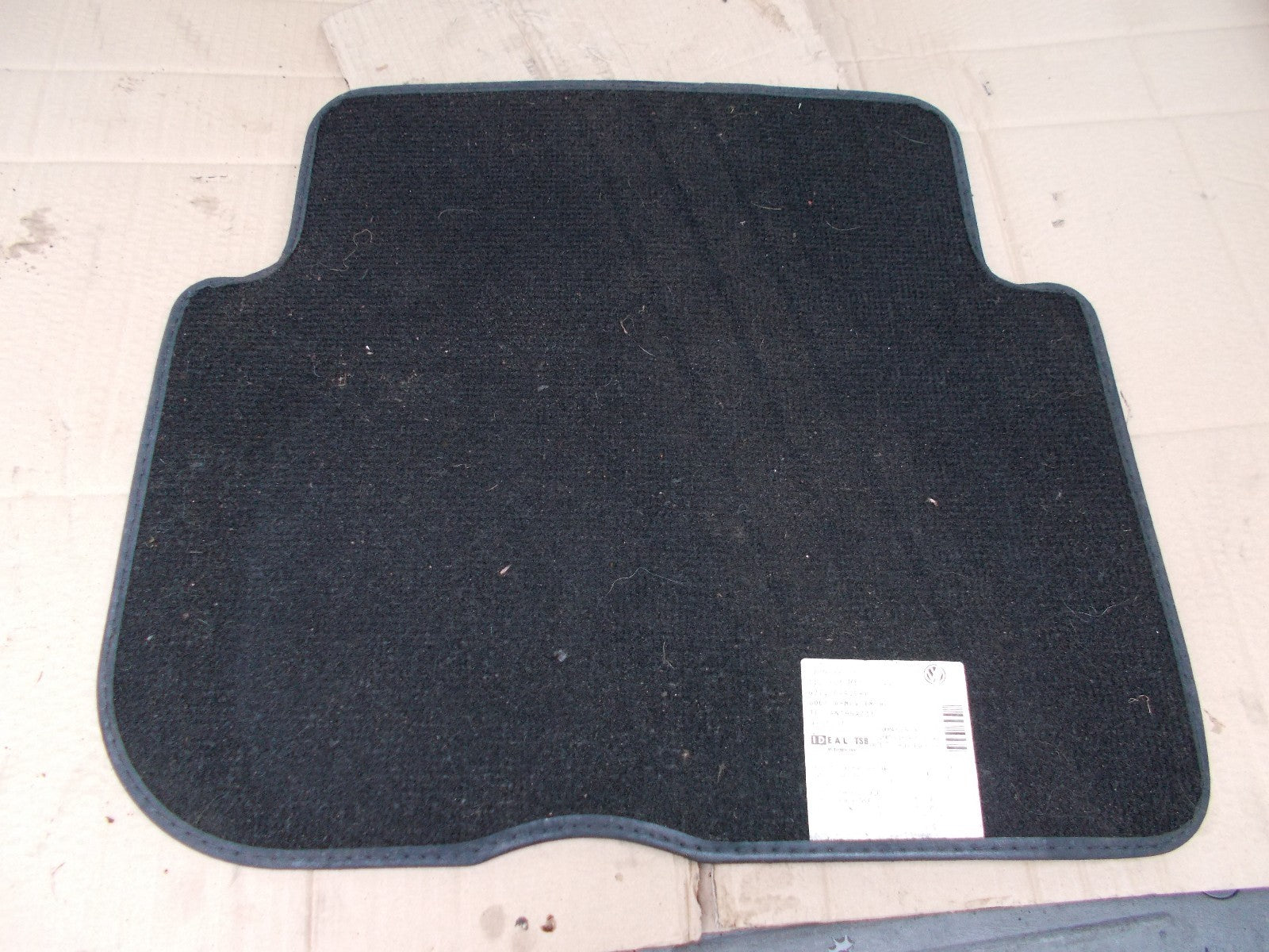 2005 VW TOURAN SPORT ORIGINAL PASSENGER SIDE REAR FLOOR MAT 1T2863011
