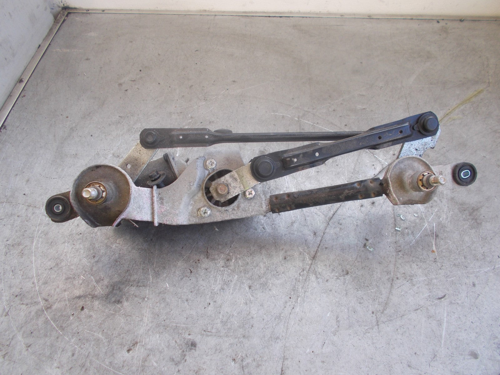 HYUNDAI I30 GD (MK2) 2012-2017 WINDSCREEN WIPER MOTOR & LINKAGE 98100-A5900