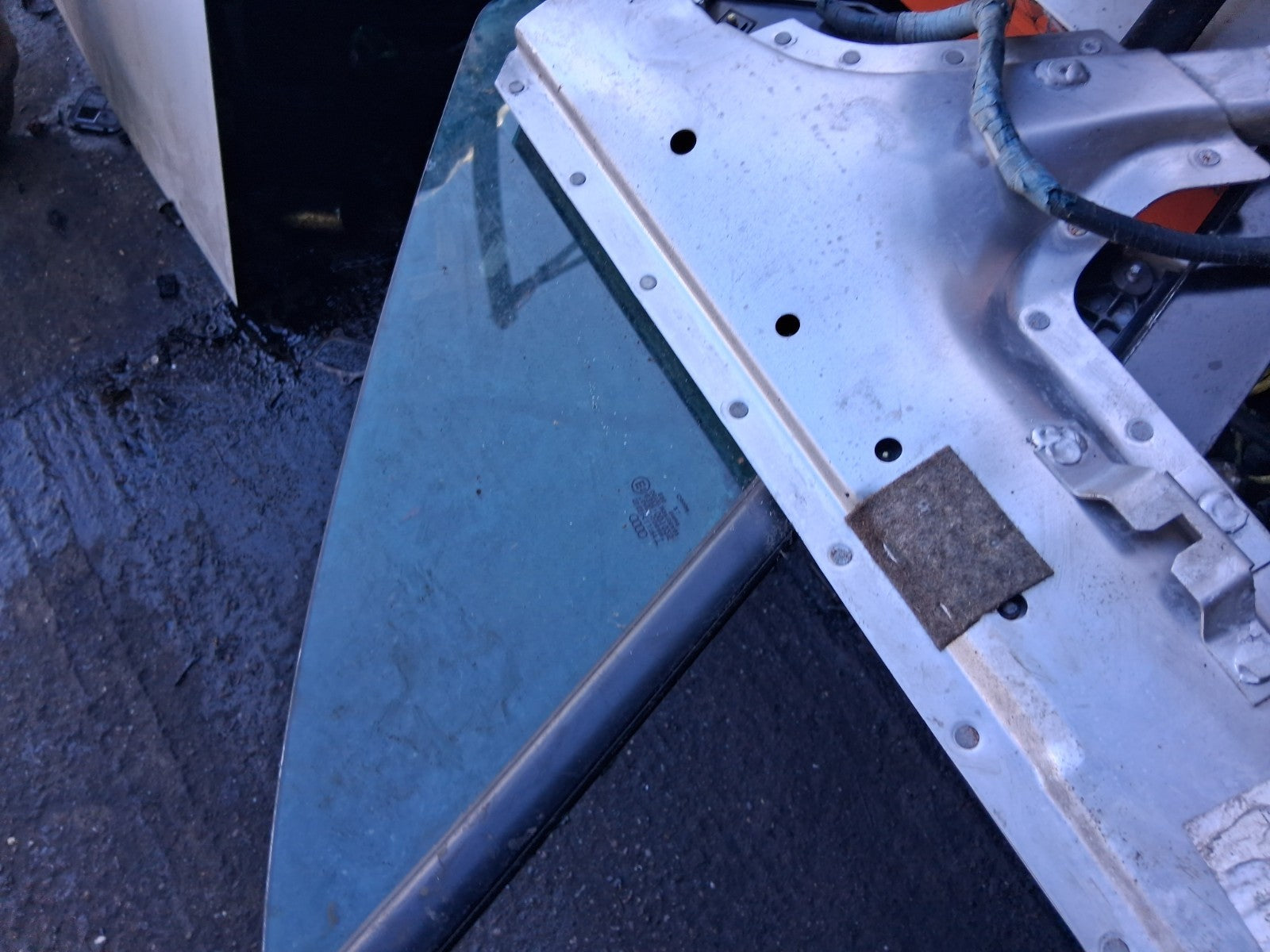 AUDI A3 OSR REAR RIGHT DRIVER SIDE QUARTER GLASS AND WINDOW MOTOR REGULATOR