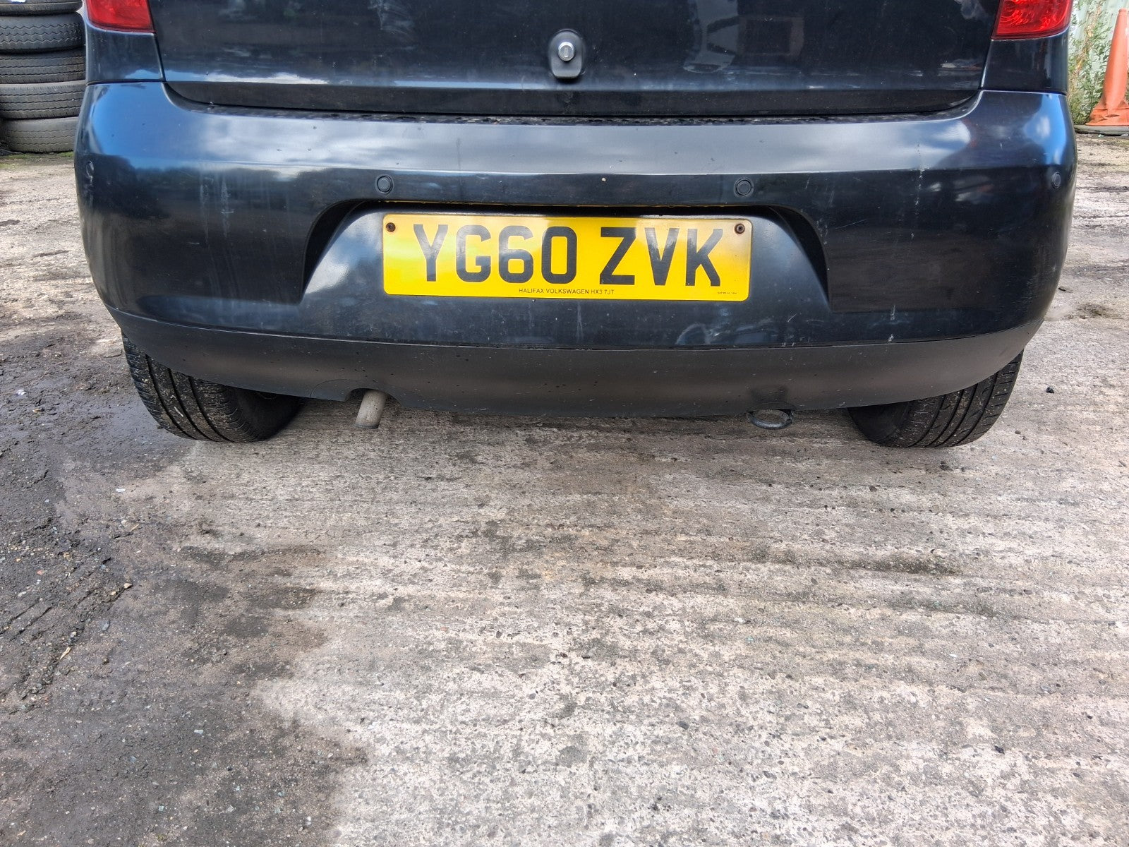 2011 VW VOLKSWAGEN FOX 3 DOOR COMPLETE REAR BUMPER WITH PDC SENSORS BLACK