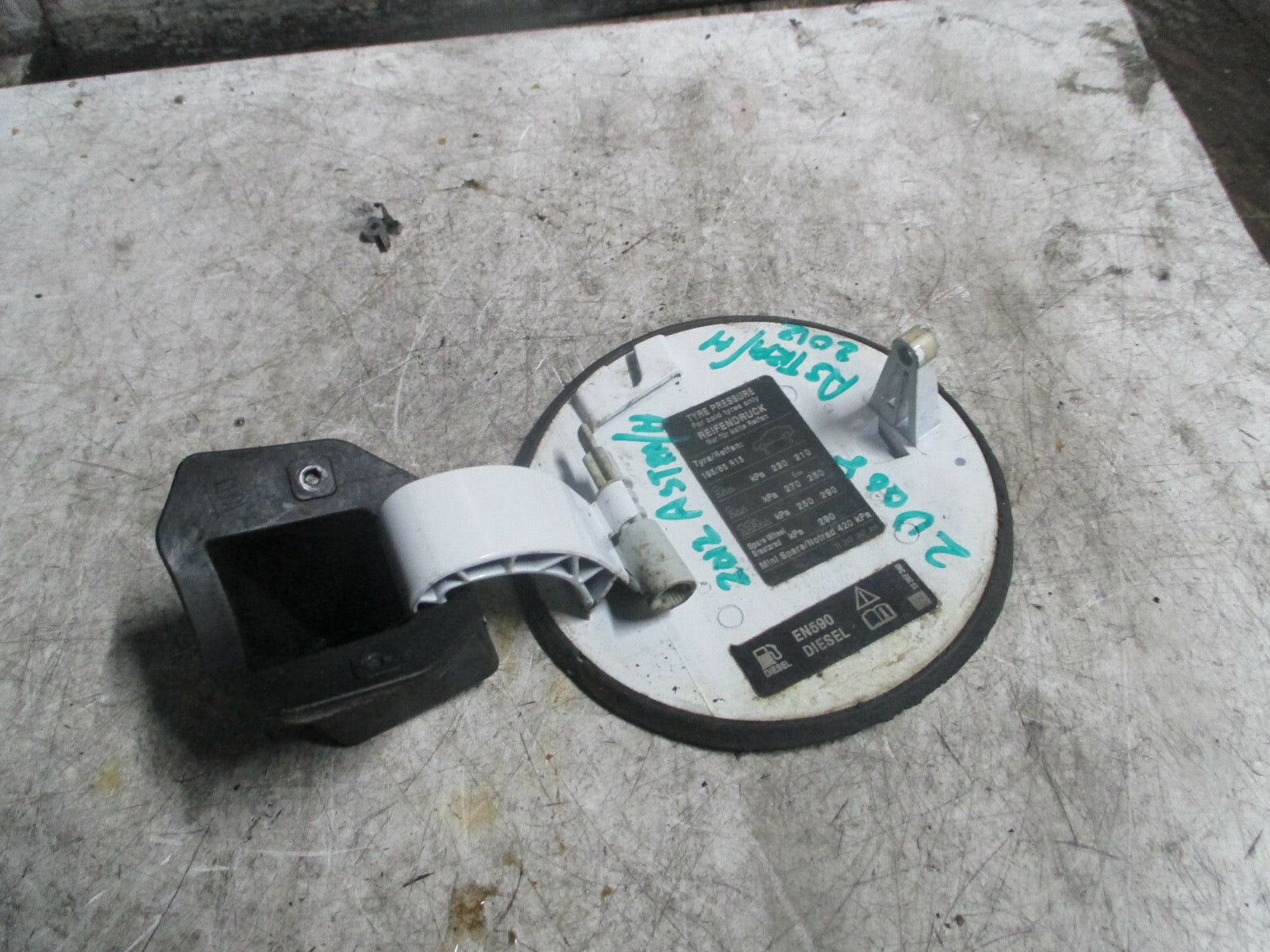 VAUXHALL ASTRA H 2012 3 DOOR FUEL FILLER FLAP 13299104