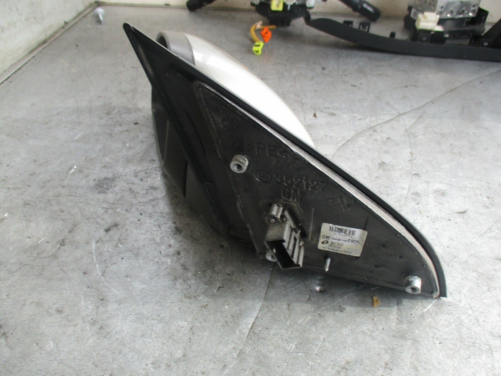 VAUXHALL VECTRA C NS PASSENGER SIDE ELECTRIC WING MIRROR SILVER 24436149
