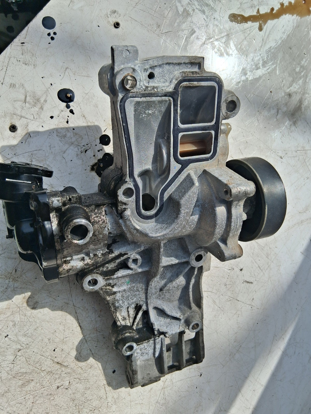 2018 BMW X1 F48 2.0 DIESEL COOLANT WATER PUMP HOUSING 8591719