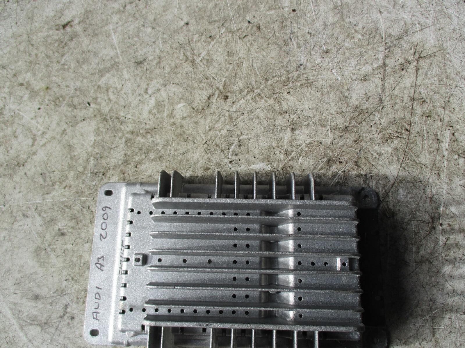 AUDI A3 8P 2010 BOSE AMPLIFIER UNIT MODULE 8P3035223B