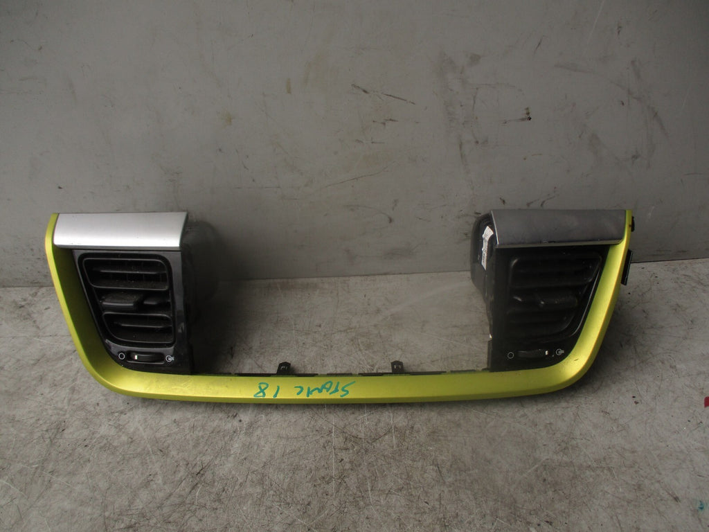 2018 KIA STONIC FRONT DASHBOARD RADIO SURROUND TRIM & AIR VENTS