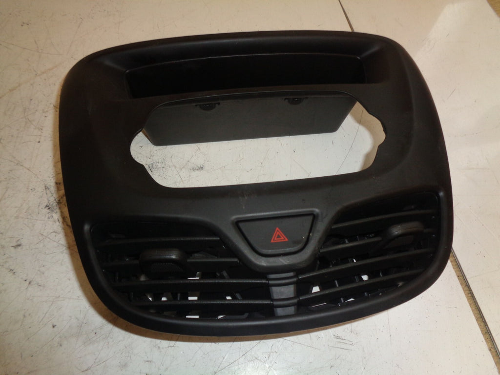 VAUXHALL VIVA 2017 RADIO SURROUND TRIM & AIR VENTS 94515816