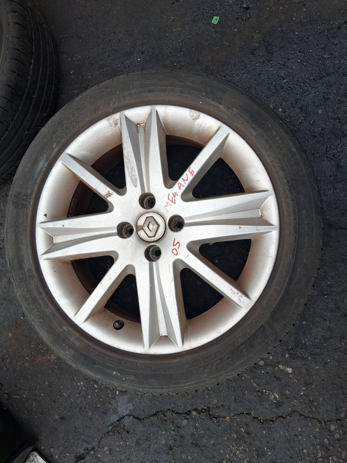 2005 RENAULT MEGANE MK2 17 INCH ALLOY WHEEL WITH TYRE 205/50R17