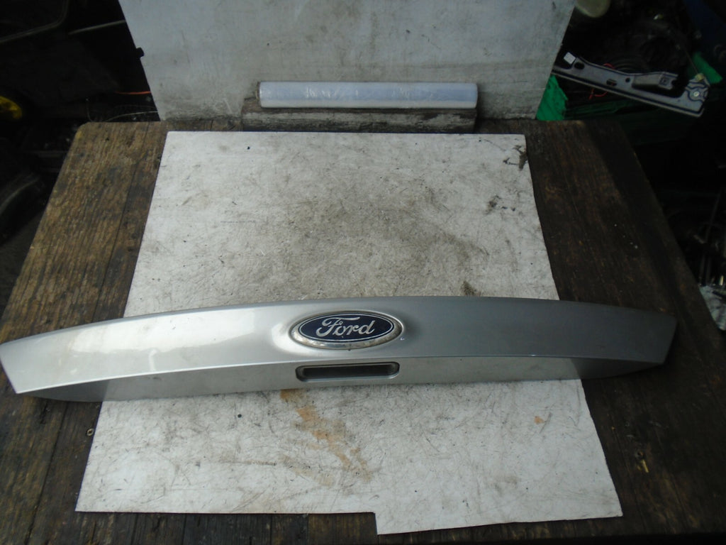 FORD FOCUS 2012 MK3 TAILGATE BOOTLID PANEL OPEN GRAB HANDLE TRIM COVER