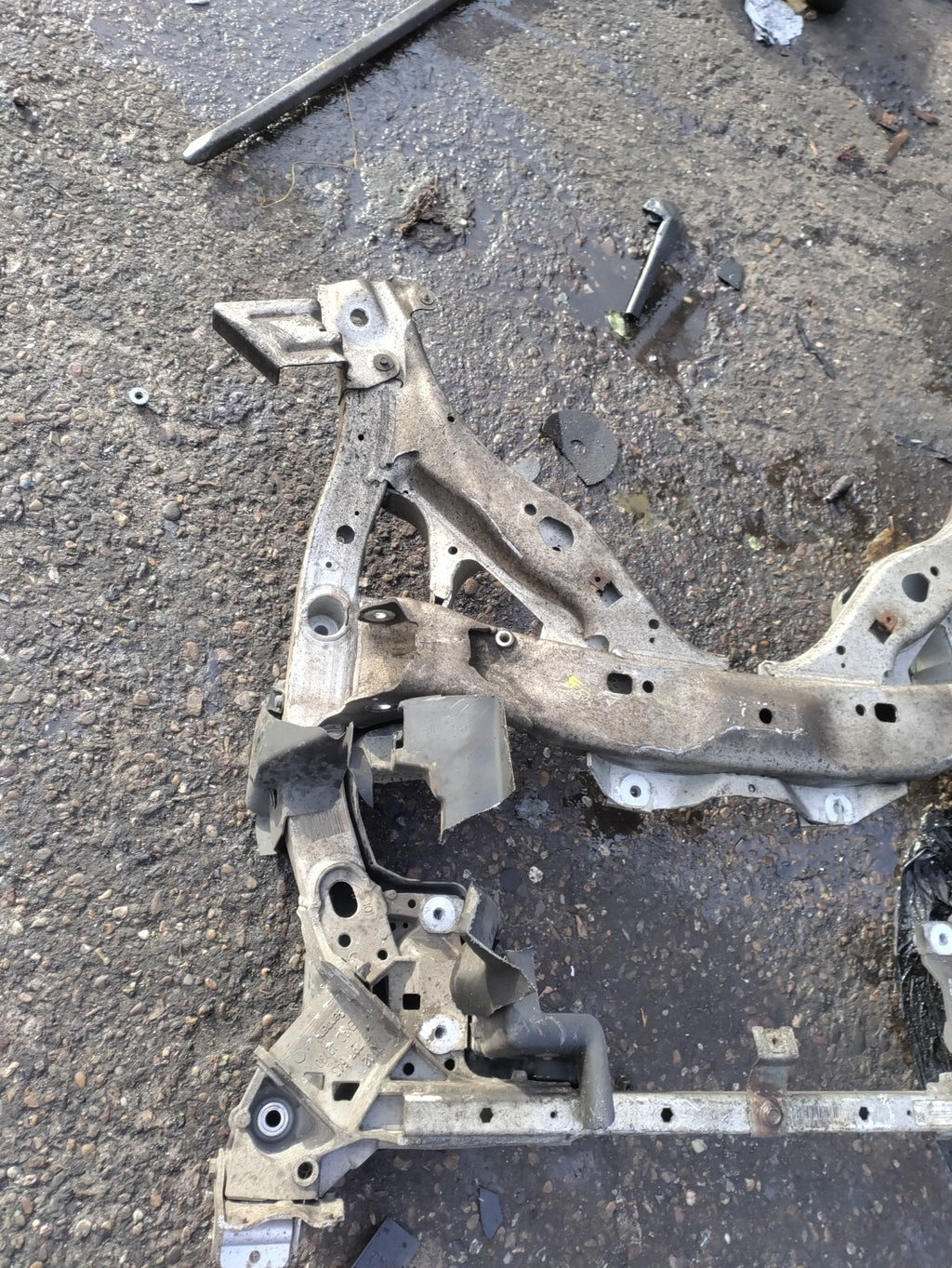 2012 BMW 5 SERIES F10 2.0 DIESEL FRONT ENGINE SUBFRAME AXLE CARRIER 6797643