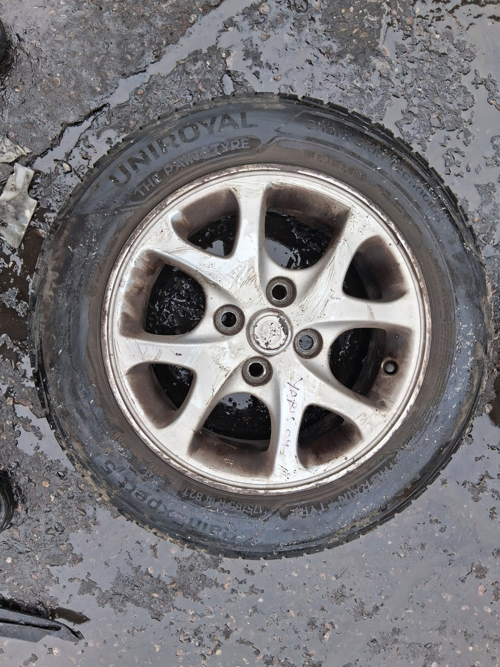 2004 TOYOTA YARIS MK1 14 INCH ALLOY WHEEL WITH TYRE 175/65R14