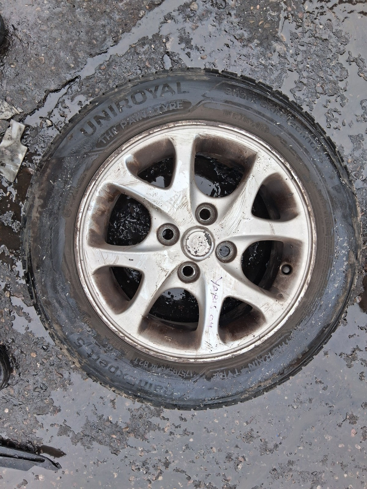 2004 TOYOTA YARIS MK1 14 INCH ALLOY WHEEL WITH TYRE 175/65R14